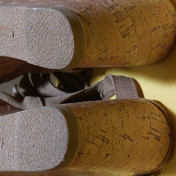 Minnetonka Size 6 Cork wedge fringe - Picture 4 of 7